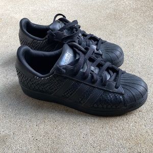 Adidas Superstars size 6